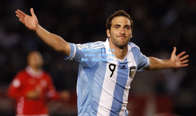 英超争冠白热化，曼城、阿森纳、利物浦三强鏖战，谁能笑到最后？