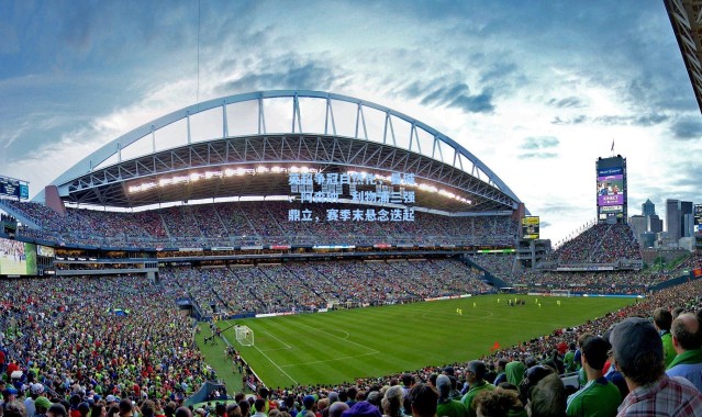 英超争冠白热化，曼城、阿森纳、利物浦三强鼎立，赛季末悬念迭起