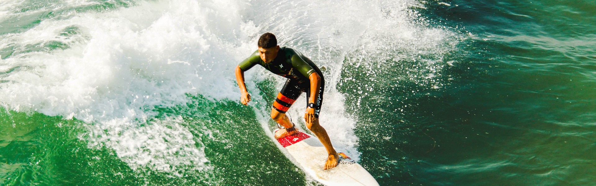 郭艾伦坦言家门口首秀太想赢，开局集体紧张致慢热，团队调整后显韧性