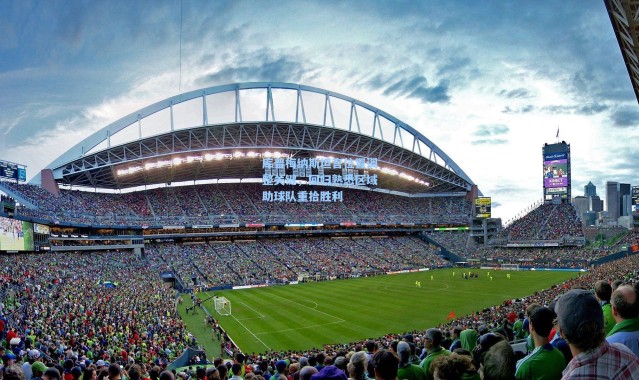 库普梅纳斯坦言位置调整关键，回归熟悉区域助球队重拾胜利